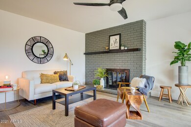 002_Living Room Details