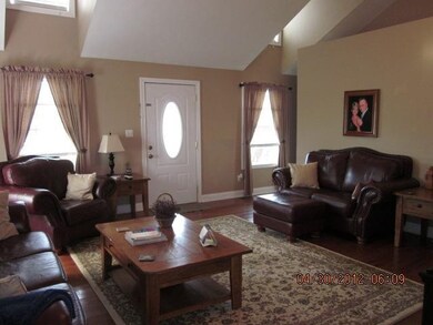 Great Room (16'9x16'9)