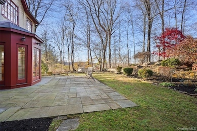 31 Laurel Dr, Mount Kisco, NY 10549 - photo 2