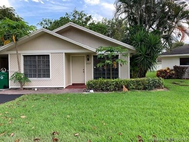 3617 E Forge Rd unit 27, Davie, FL 33328 - photo 2