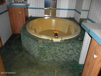 6312 Old Hwy 70 Master Bathroom (2)