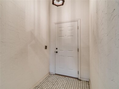 11308 Benttree Cir, Oklahoma City, OK 73120 - photo 2
