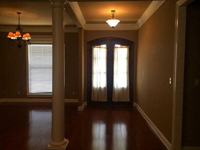 Entry/Foyer.