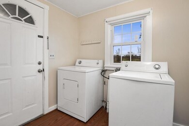 07_725SM140_44_LaundryRoom_LowRes