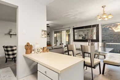 327 Chestnut Hill Ct unit 11, Thousand Oaks, CA 91360 - photo 2