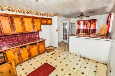 10918 Maple Leaf St, Houston, TX 77016 - photo 4