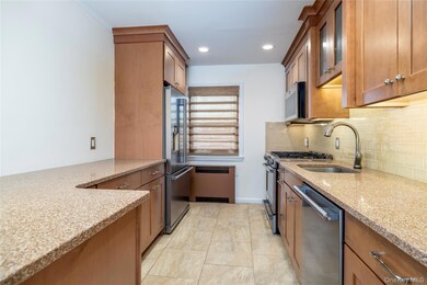 60 Chestnut St unit 2, Rockville Centre, NY 11570 - photo 7