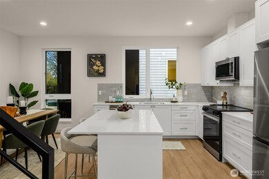 2103 SW Genesee St, Seattle, WA 98106 - photo 6