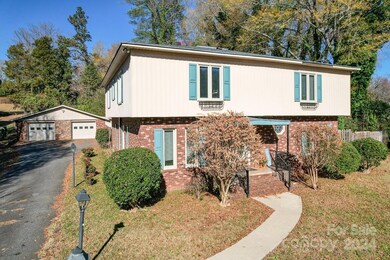 1033 E Front St, Statesville, NC 28677 - photo 3