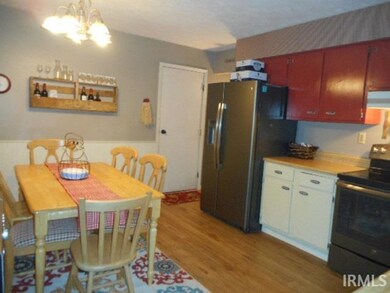 903 Jefferson St, Covington, IN 47932 - photo 5