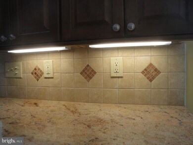 9208 Paddock Ln, Potomac, MD 20854 - photo 7