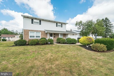 342 Candlewood Cir, Hazleton, PA 18201 - photo 2