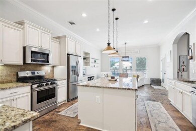 STAINLESS APPLIANCES   THE MICROWAVE IS ALSO A CON