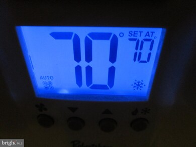 9582 Donnan Castle Ct, Laurel, MD 20723 - photo 5