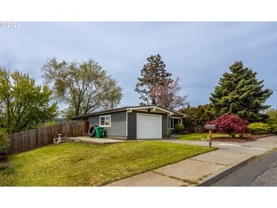 914 E 18th St, the Dalles, OR 97058 - photo 3