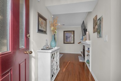 1050 Marsh Ct_Entry
