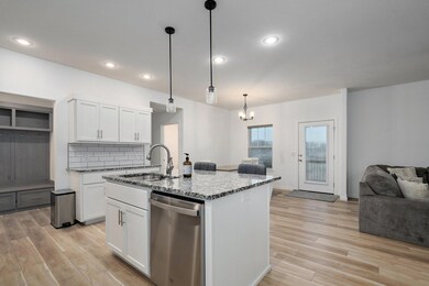 842 E Acacia Ln-2