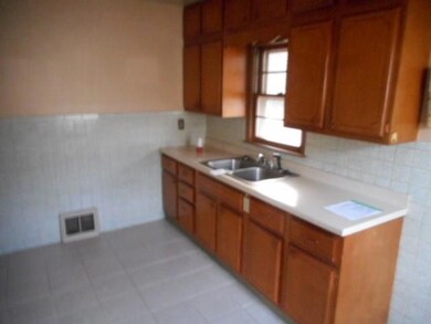 908 E 25th St, Des Moines, IA 50317 - photo 3