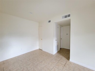 821 E House St unit 103, Alvin, TX 77511 - photo 5