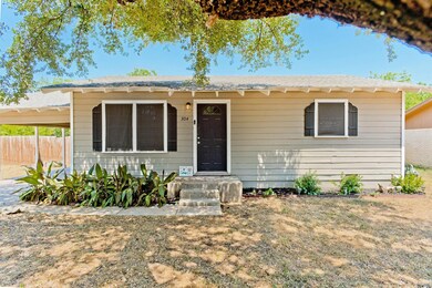 304 Franklin St, Cleburne, TX 76033 - photo 2