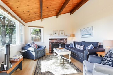 003-photo-living-room-6439591