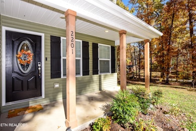 2201 Ridgecrest Dr, Maryville, TN 37803 - photo 2