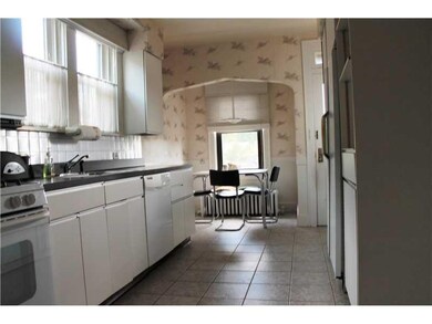 Kitchen. Large Convenient Updated Kitchen With Bre