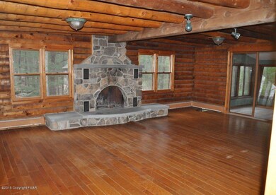 913 Gray Rocks Ln, Tafton, PA 18464 - photo 2