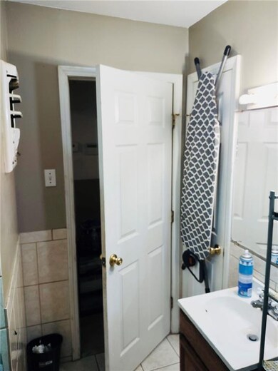 BATHROOM REAR SIDE