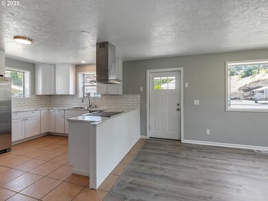 201 SW Hailey Ave, Pendleton, OR 97801 - photo 5