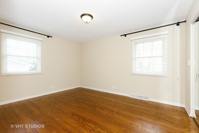 560 Spruce Dr, Naperville, IL 60540 - photo 5