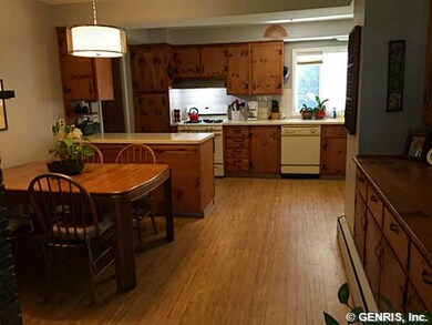 Kitchen Dining Lots of cupboard space, spacious ea