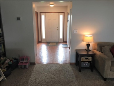 6040 E Meadow Ridge Rd, Columbus, IN 47203 - photo 4