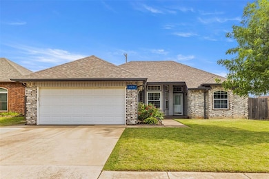 View of front of house featuring a garage, drivewa