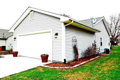 5866 Regency Dr, Columbus, IN 47203 - photo 3