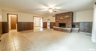 400 Southgate St, Lincoln, IL 62656 - photo 5