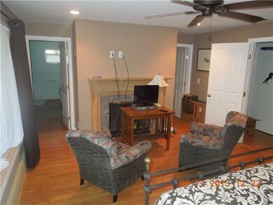 42 Maplecrest Dr, Greenville, RI 02828 - photo 5