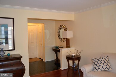 5715 Brewer House Cir unit 201, Rockville, MD 20852 - photo 3
