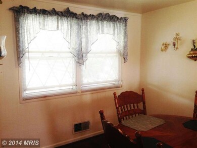 1041 Foxcroft Ln, Essex, MD 21221 - photo 6