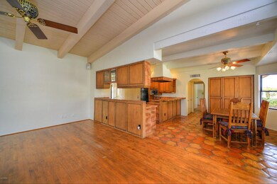 005_Family Room