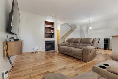 516 Clayton Cir, Sycamore, IL 60178 - photo 4