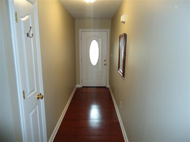 209 Hogan Dr, Frankfort, KY 40601 - photo 3