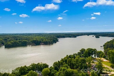 Lake Norman at your fingertips