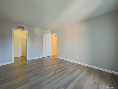 8208 Chesapeake Cir unit 95, Walled Lake, MI 48390 - photo 6