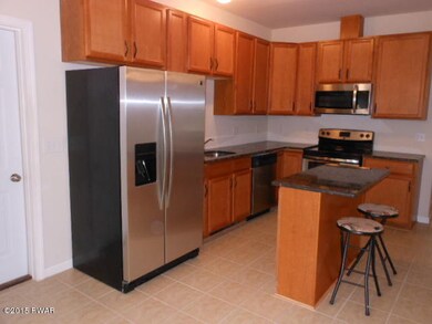 400 Surrey Dr, Hawley, PA 18428 - photo 4