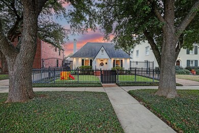 Welcome to charming 2324 Dryden! Two live oak tree