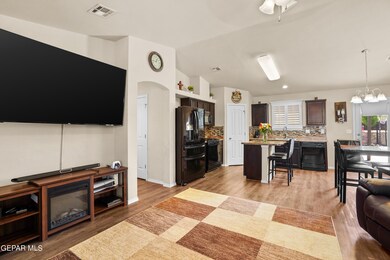 724 Villa Romero Dr, Horizon City, TX 79928 - photo 6