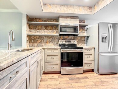 Look at this beautiful kitchen!