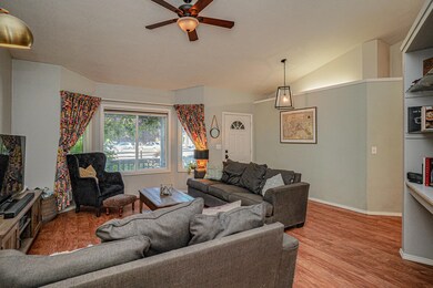 922 Hopkins Rd, Central Point, OR 97502 - photo 5