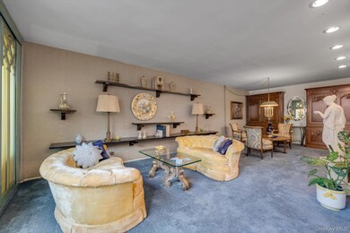 Windsor Park unit 1c, Oakland Gardens, NY 11364 - photo 2